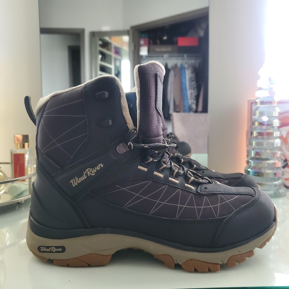 Women's Waterproof Hiking Boots Sz 10 Like New
